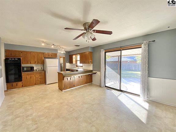 3rd image of 43 Eastwood Dr