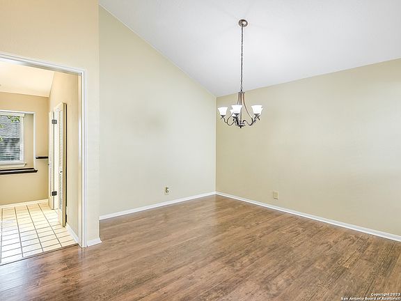 5th image of 1711 Encino Crest
