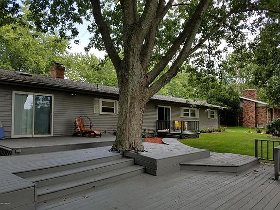 2nd image of 2464 Riverbend Dr