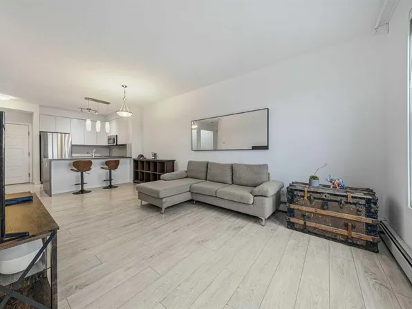 207 N Sunset Dr #404, Cochrane, AB T4C 0H7