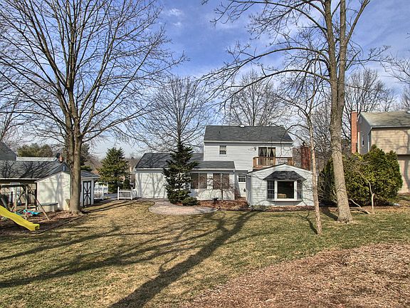 4th image of 2209 Bradley Dr