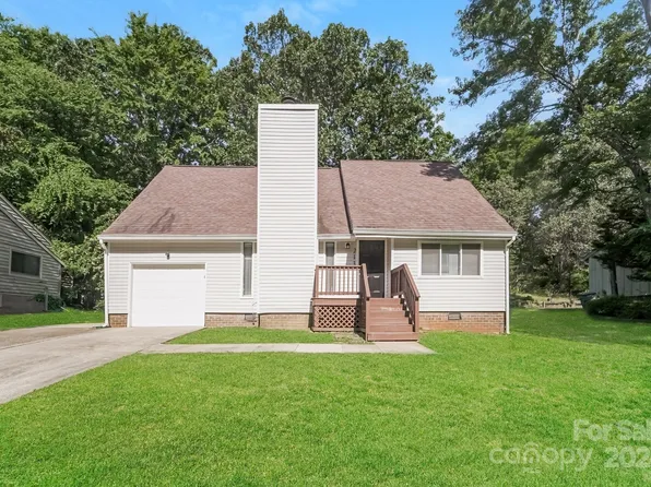 213 Oak Creek Dr, Charlotte, NC 28270