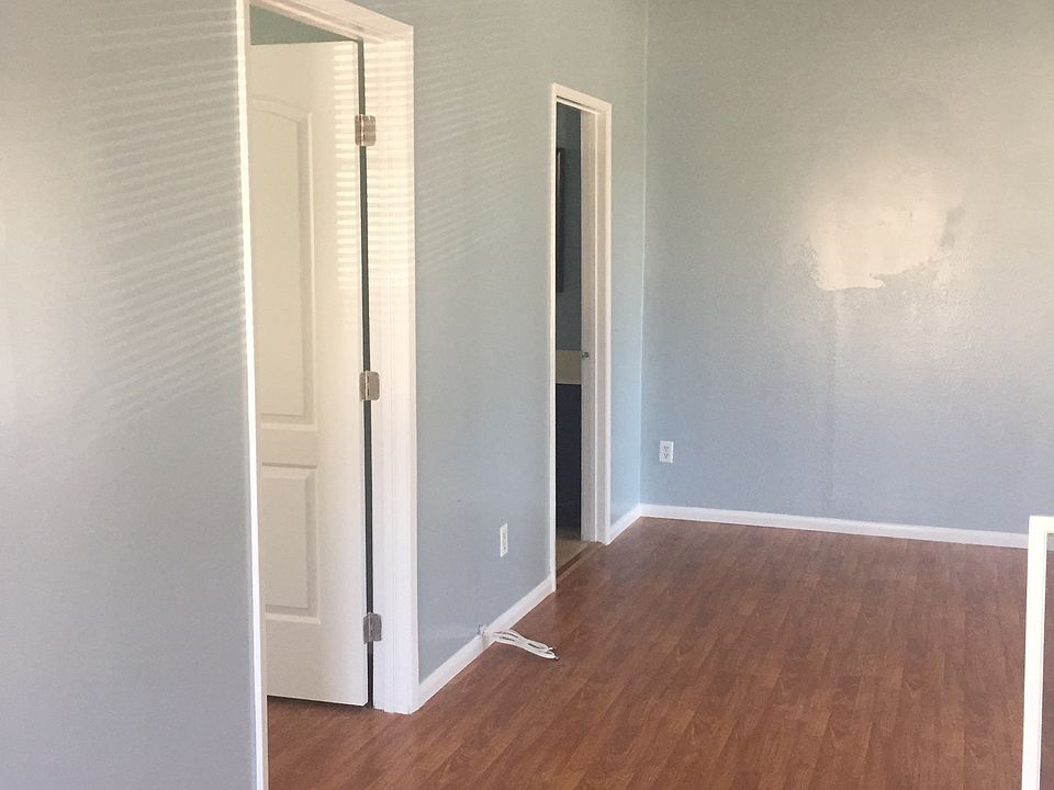 1st image of 12348 Oxnard St APT 4