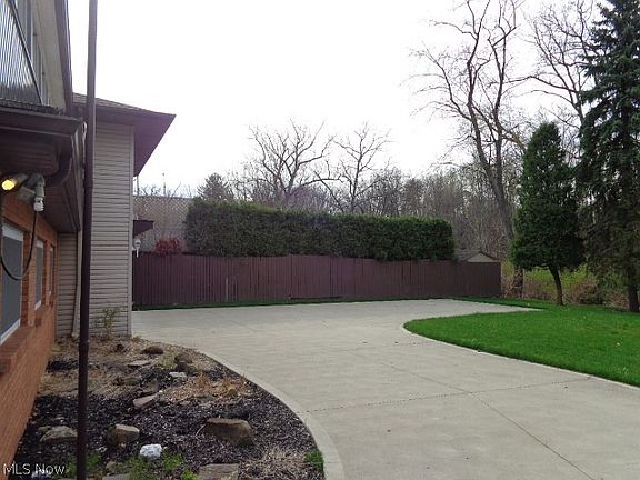 3rd image of 8907 Evergreen Dr