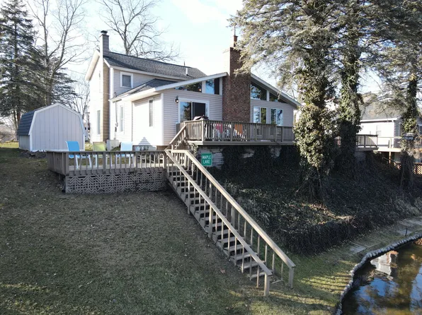 610 N Gremps St, Paw Paw, MI 49079