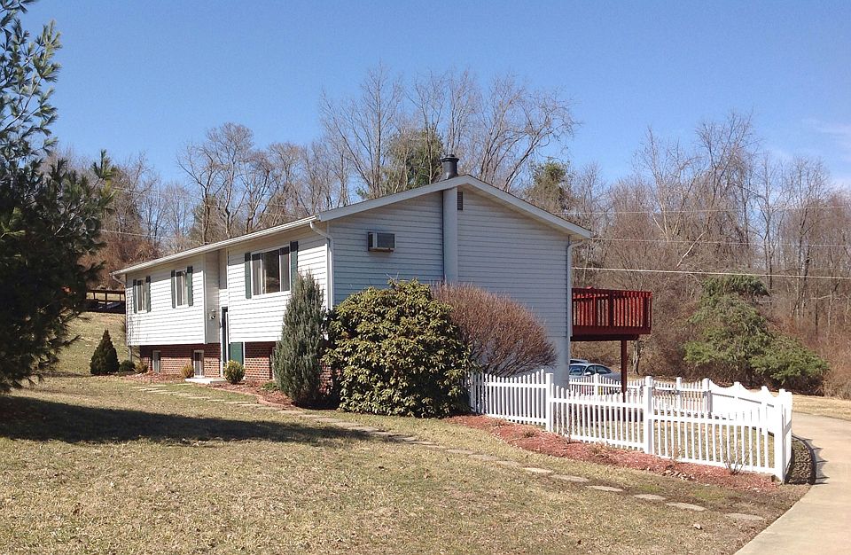 1st image of 104 Estates Dr