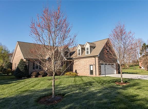 3rd image of 214 Brentwood Dr