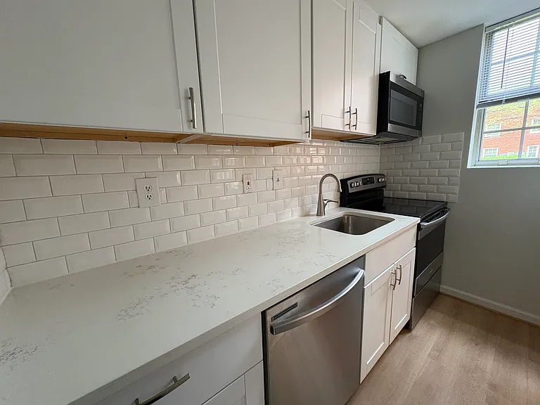 1742 N Rhodes St #300 — Photo 6
