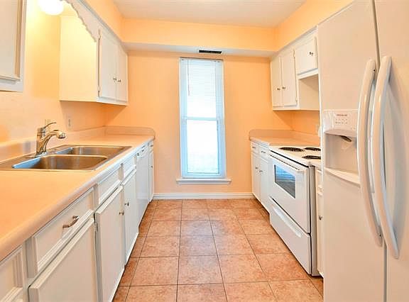 4th image of 1406 W Park Dr