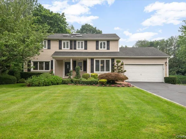 35 Bucknell Drive, Plainview, NY 11803