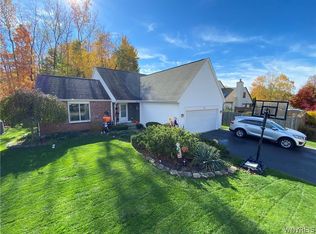 35 Deer Rdg, Getzville, NY 14068