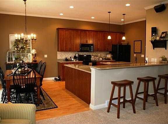 3rd image of 5415 Applewood Ln