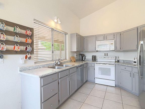 4th image of 1704 S 39th St Unit 38