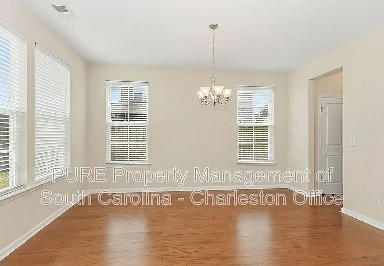 481 Gianna Ln — Photo 4