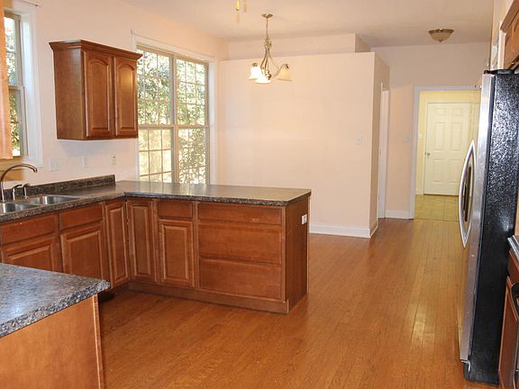 3rd image of 961 Falcon Crest Dr