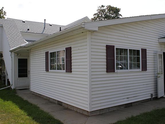 3rd image of 211 N Laing St