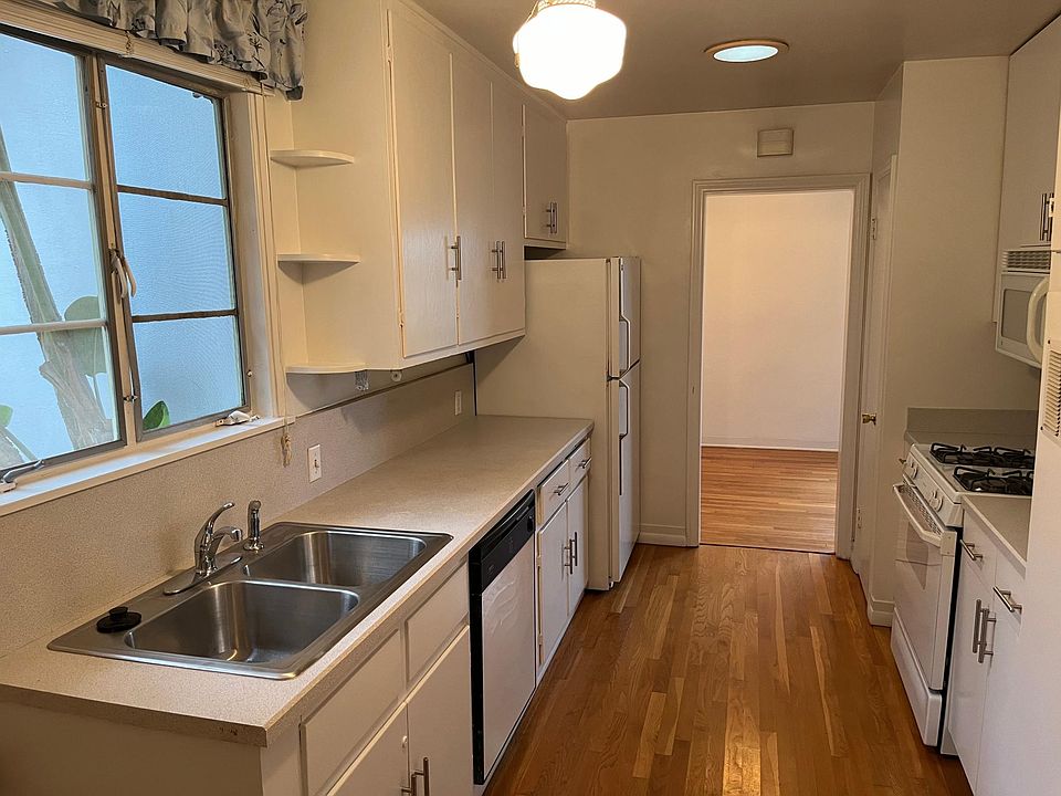 1st image of 204 Barranca Ave