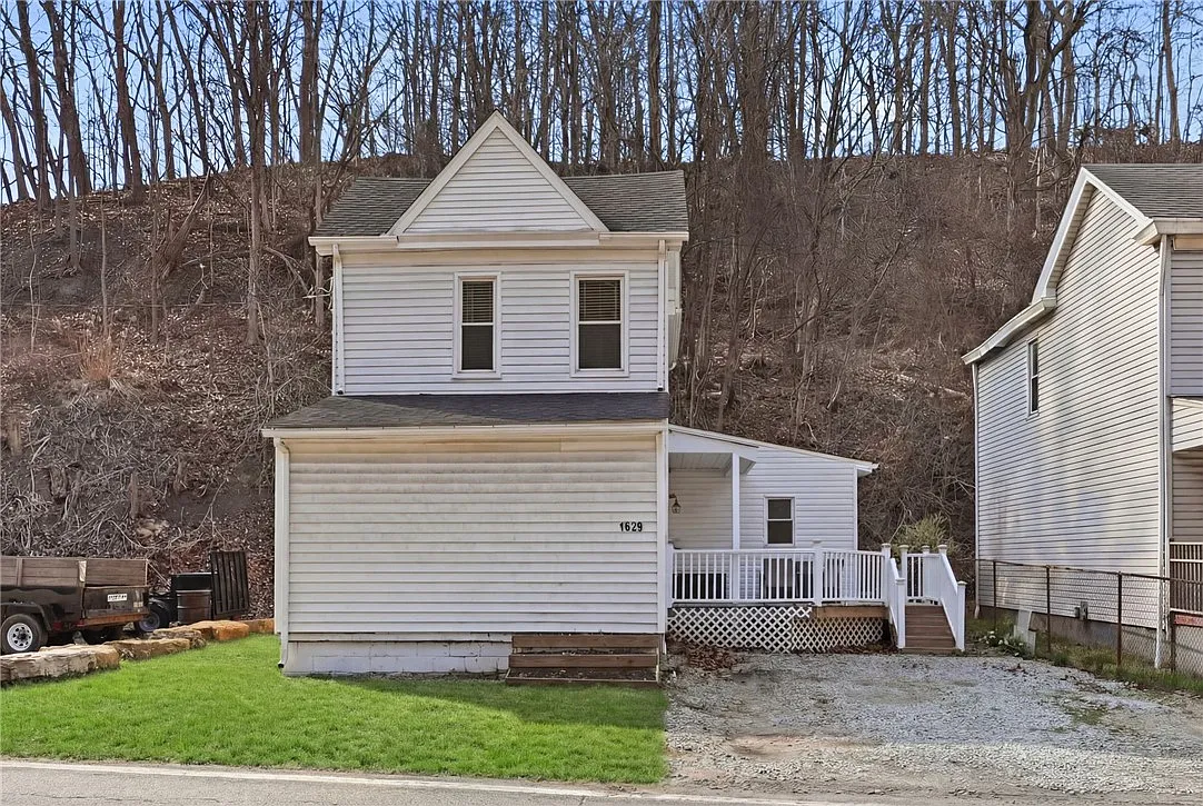1629 Streets Run Rd photo 1