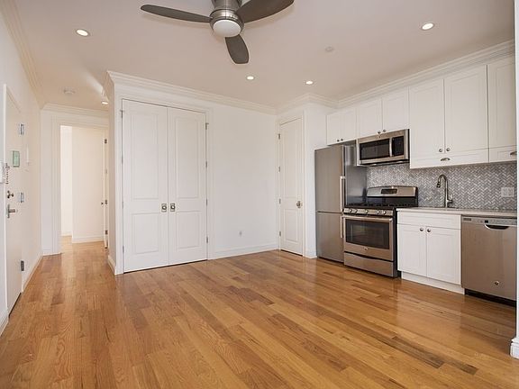 2nd image of 329 Lincoln Pl APT 5R