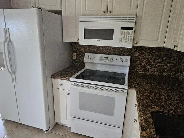 251 SW 132nd Way #417H — Photo 7