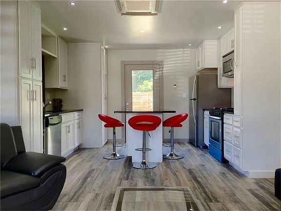 2nd image of 3467 Willowrun Dr APT A