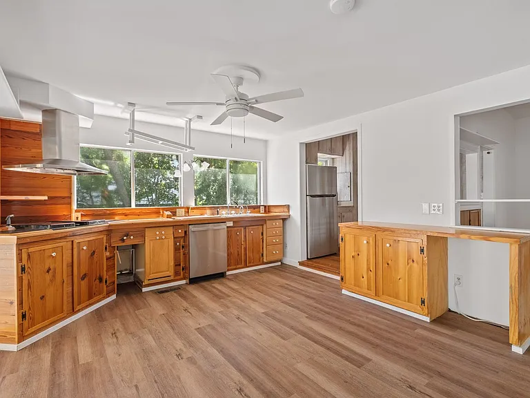 2250 Myrtle Ave — Photo 28