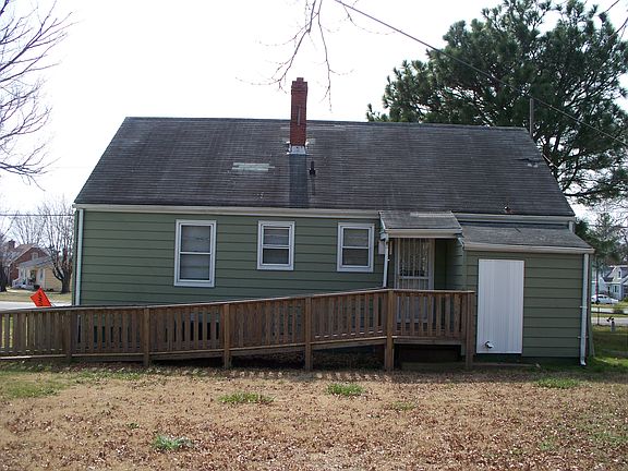 5th image of 2622 Byron St