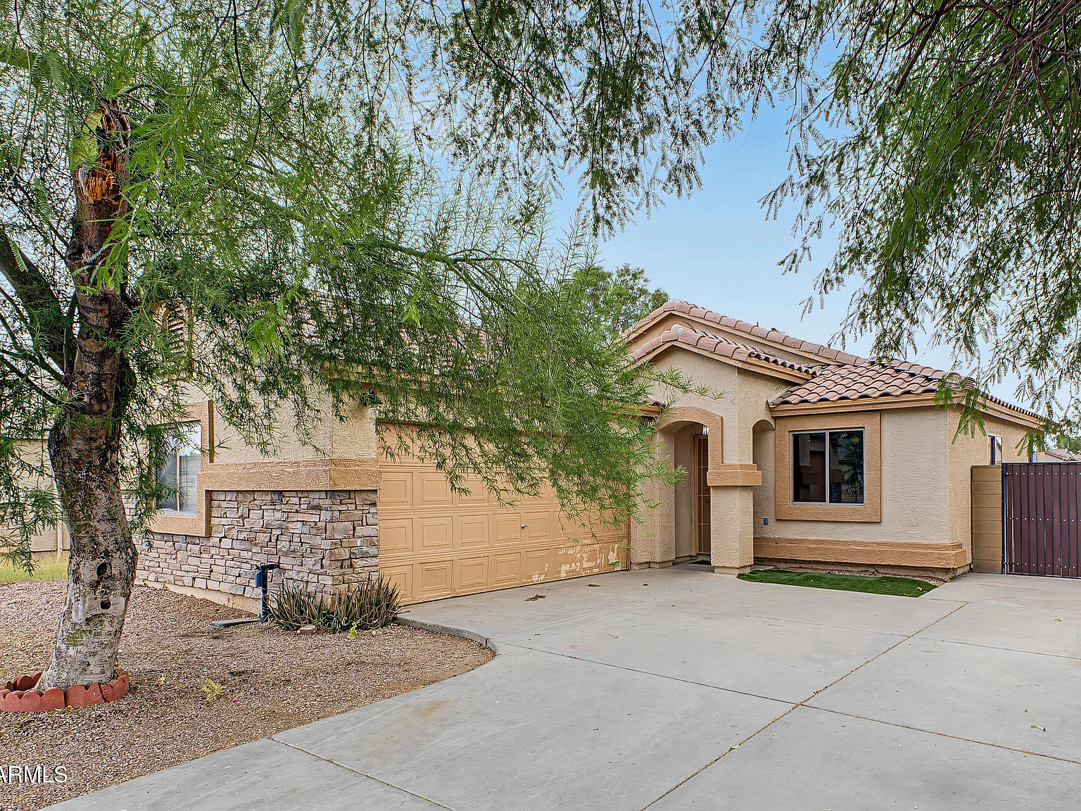 3 bed, 2.0 bath, 1107 sqft, $2,200 — Photo 2