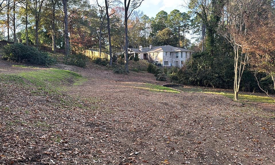 2nd image of 2707 Lookout Dr
