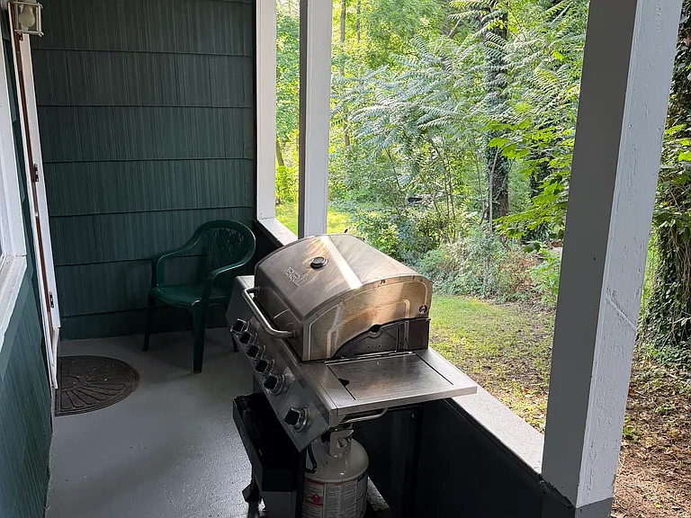 1 1/2 Tyler Ave #A — Photo 11