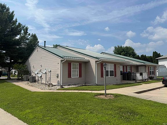 4th image of 210/218 S Silverwood Ln