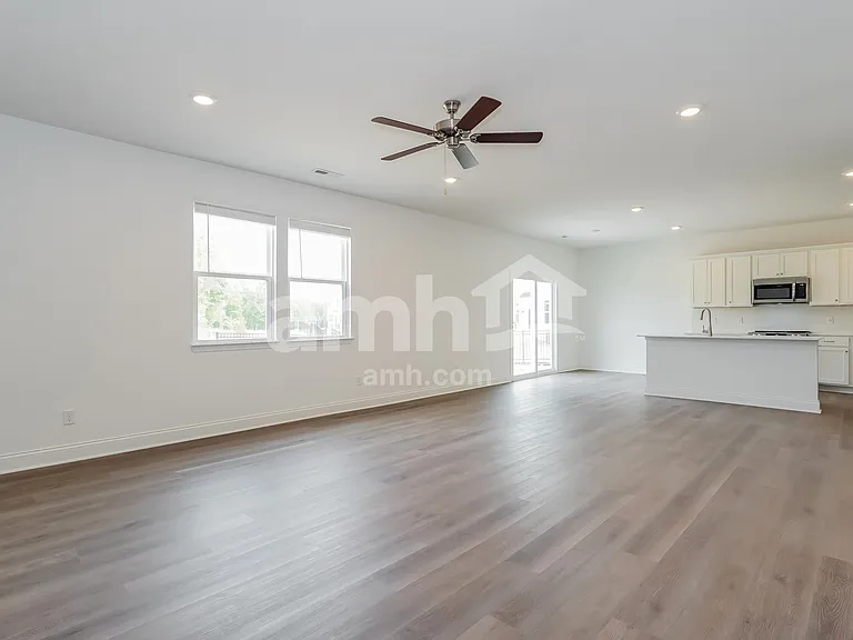 1050 Broyles Xing — Photo 6