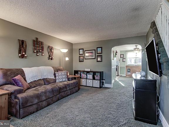 5th image of 1060 Oakwood Dr