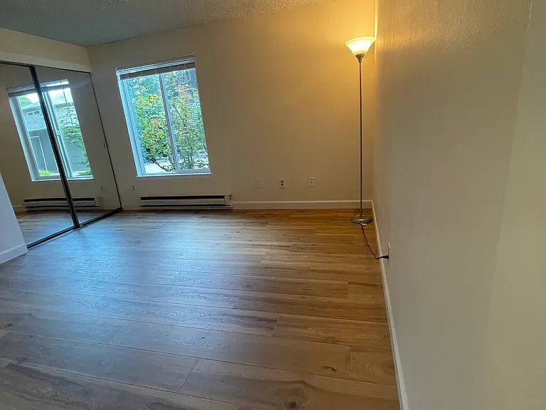 650 SW Meadow Dr #107 — Photo 8