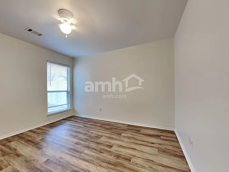 1041 Hidden Lake Dr — Photo 14