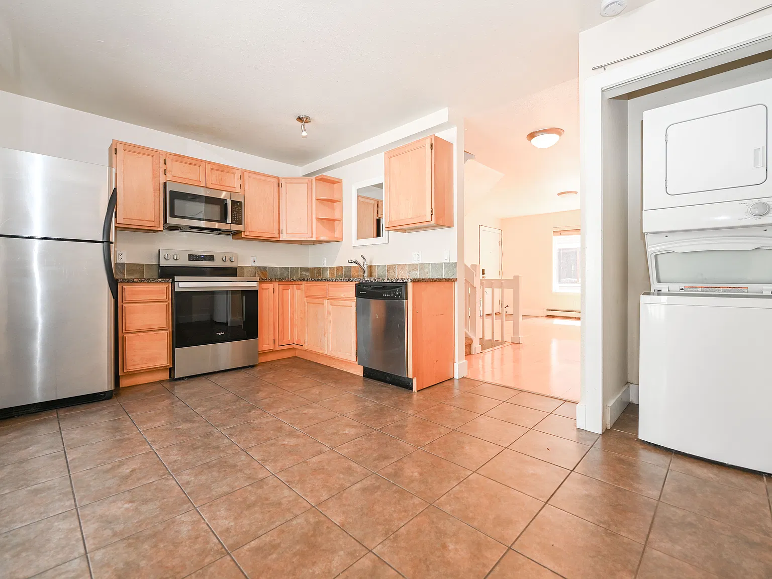 4 bed, 1281 sqft, $5,400 — Photo 4