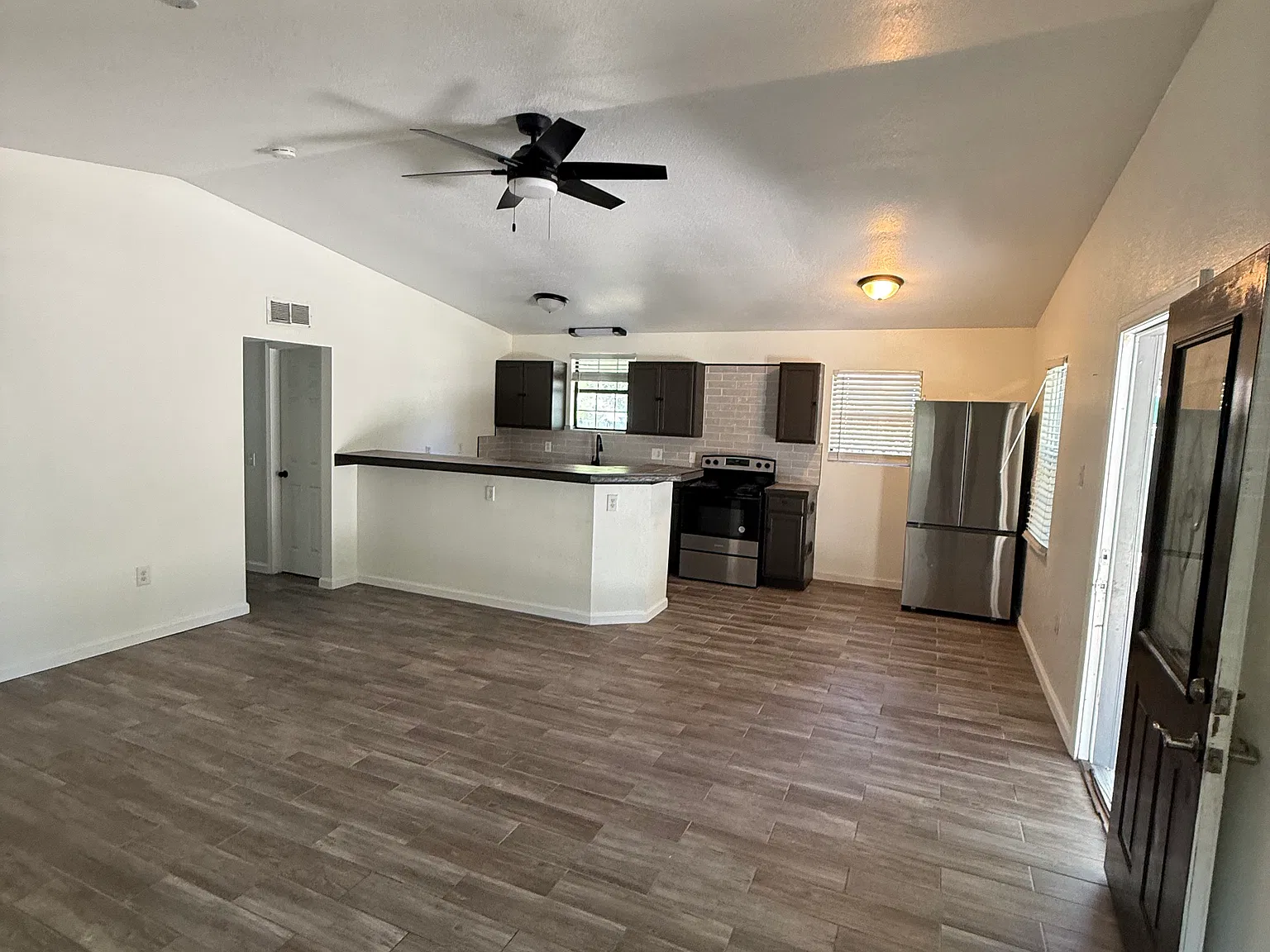 4 bed, 1714 sqft, $2,200 — Photo 3