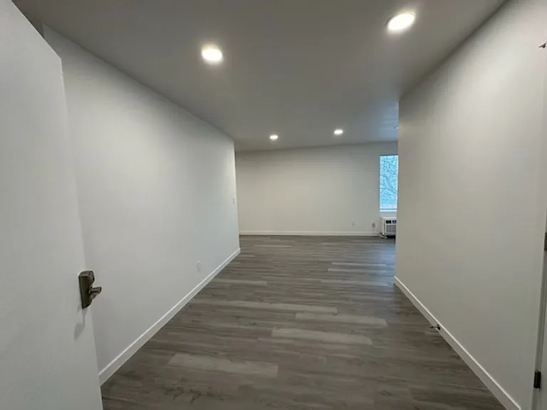 498 E Fort Union Blvd — Photo 16
