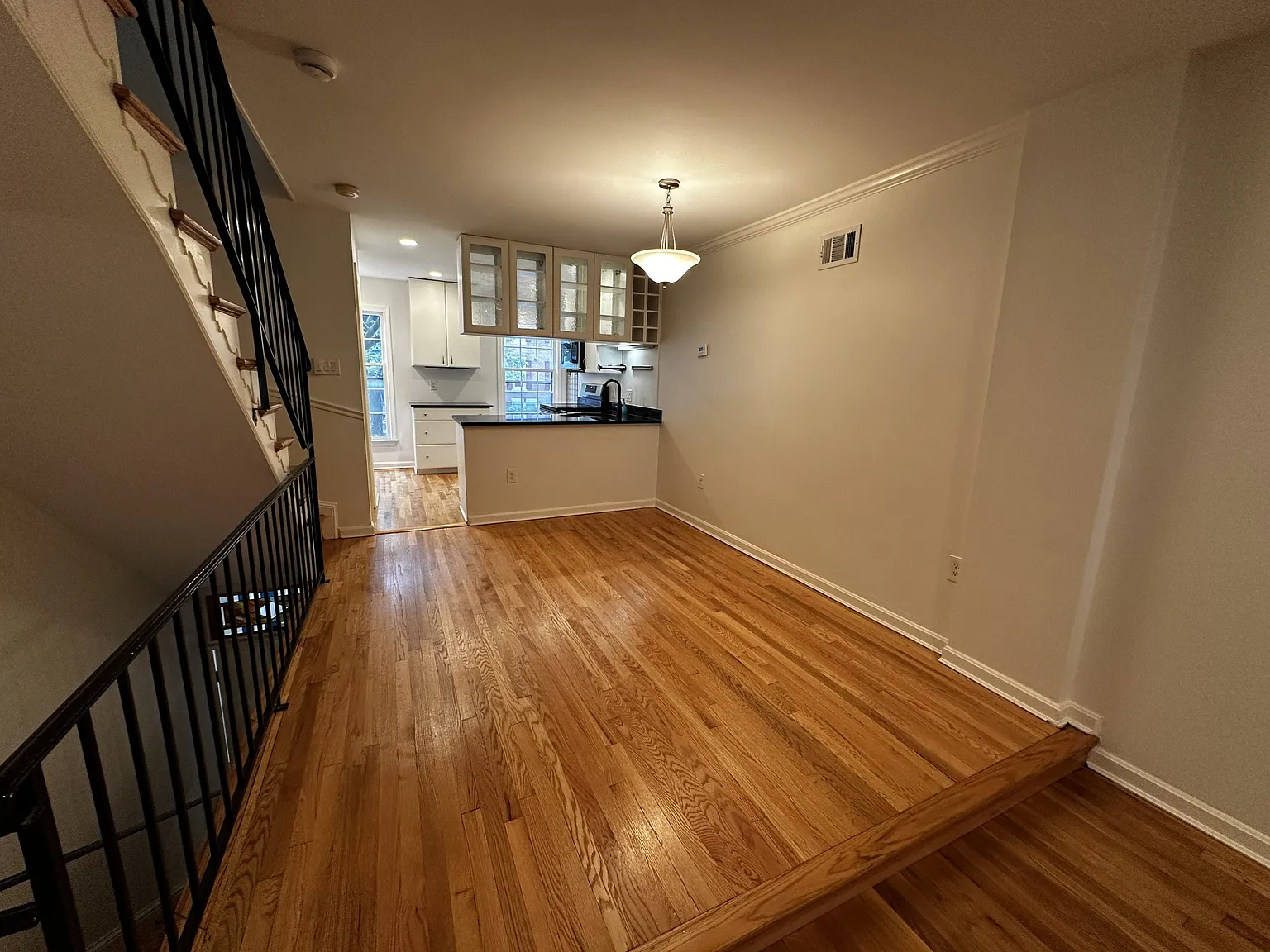 2 bed, 1.5 bath, 1120 sqft, $4,100 — Photo 3