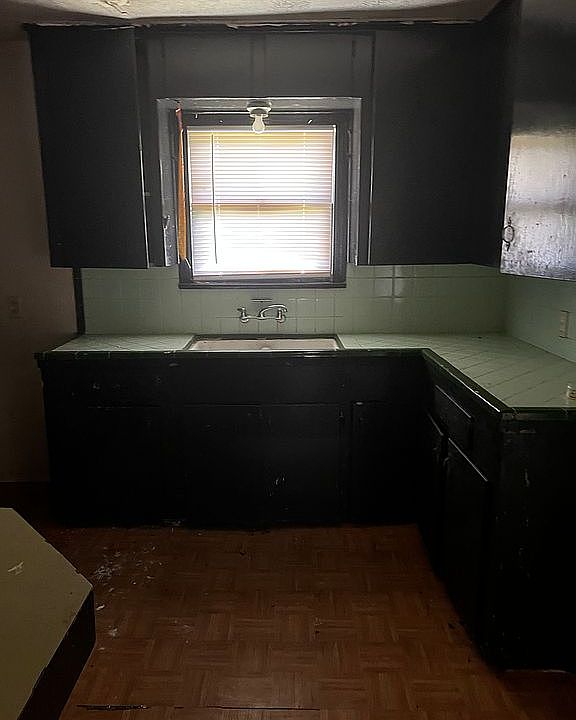 1st image of 4420 Woodcrest Dr