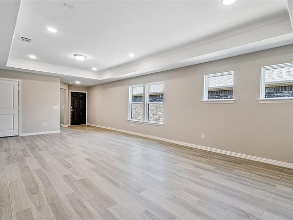 3rd image of 7621 Heritage Dr