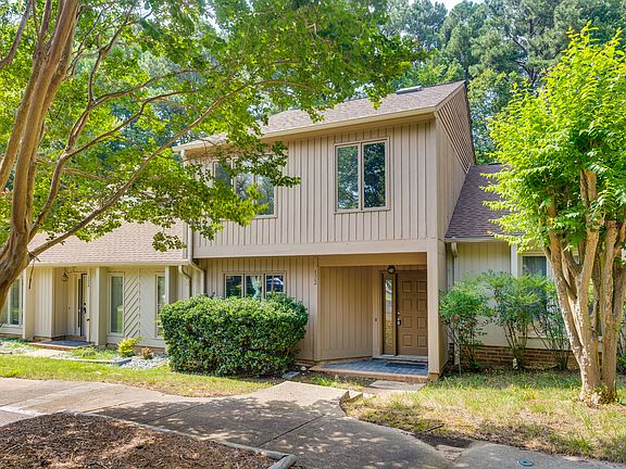 2nd image of 122 Woodbridge Ln