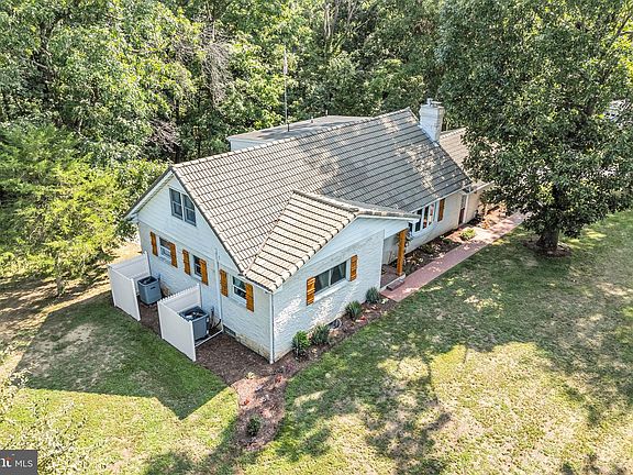 4th image of 11 Wagner Dr