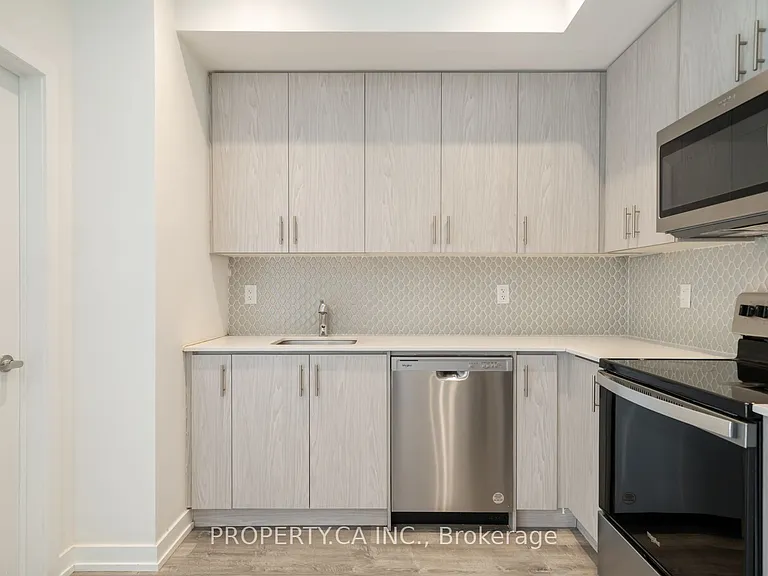 3550 Colonial Dr #16 — Photo 11