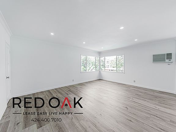 4th image of 3494 Rowena Ave #8