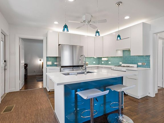 2nd image of 401 W Live Oak St