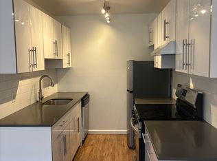 11017 16th Ave SW APT 10, Seattle, WA 98146