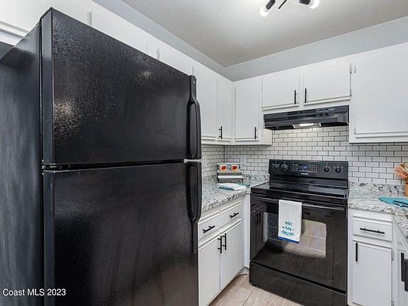3rd image of 3165 South St