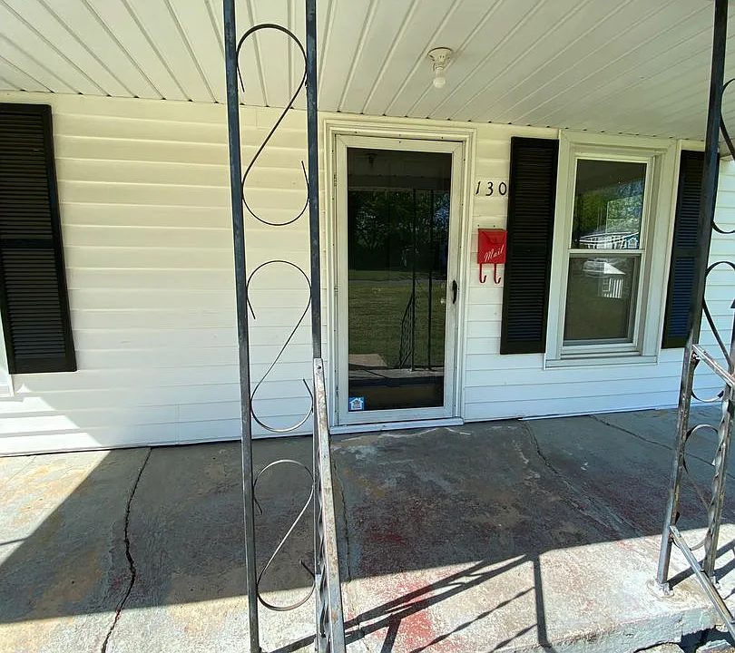 130 Oak St
