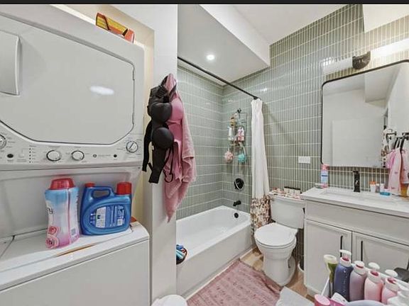 4th image of 1113 S Racine Ave #1